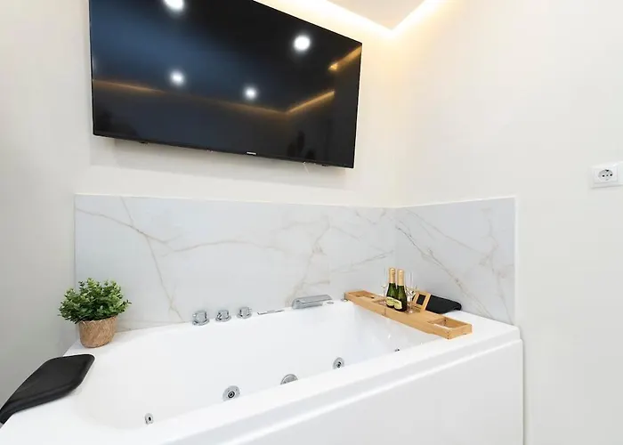 Exclusive Jacuzzi - By N&n Luxe ホテル